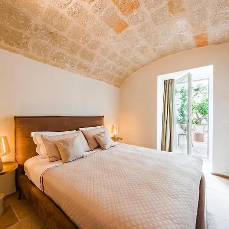 Helloapulia Charming Palazzo Clemente - Self-Catering Suites With Aircondition Monopoli Exterior photo